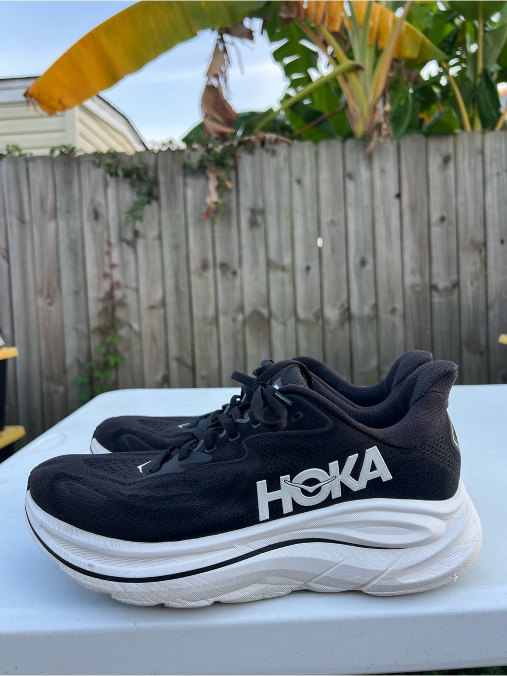 Men’s Hoka Clifton 10 Black and White Cushioning Running Shoes size 11 2E Wide
